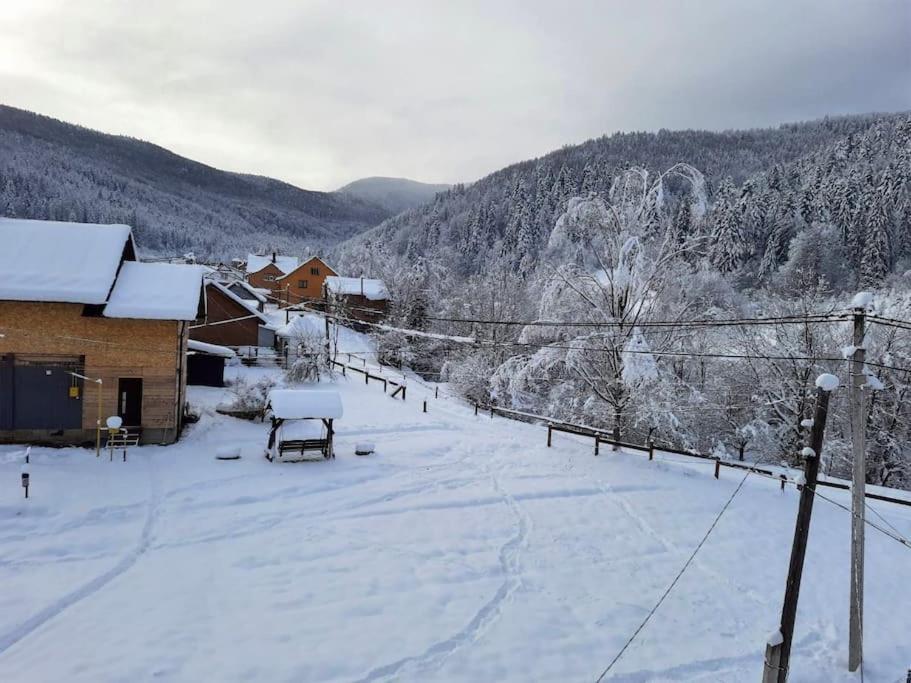 Cottage "Kliverent" Yaremche Exterior foto
