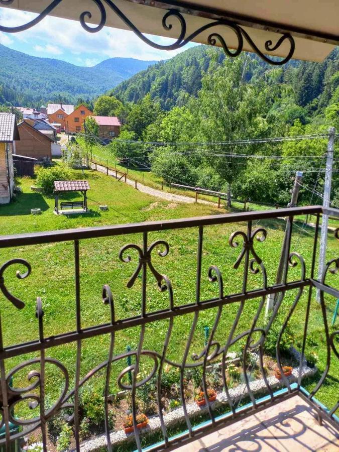 Cottage "Kliverent" Yaremche Exterior foto